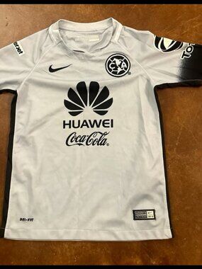 Youth Nike Club América soccer jersey Size Small
